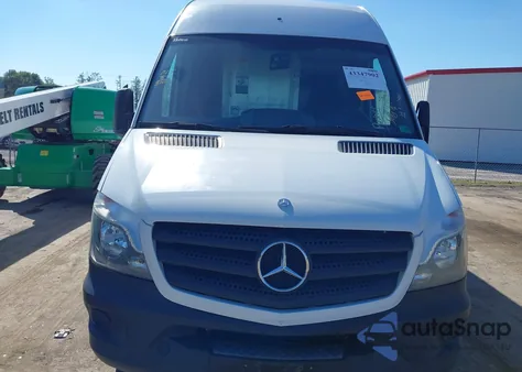 2015 Mercedes-Benz Sprinter 2500 High Roof из США, поврежденный, VIN WD3PE8DB8FP124943